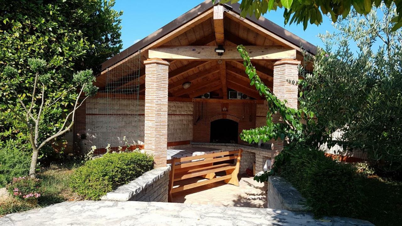 Villa Noela Pula Bagian luar foto