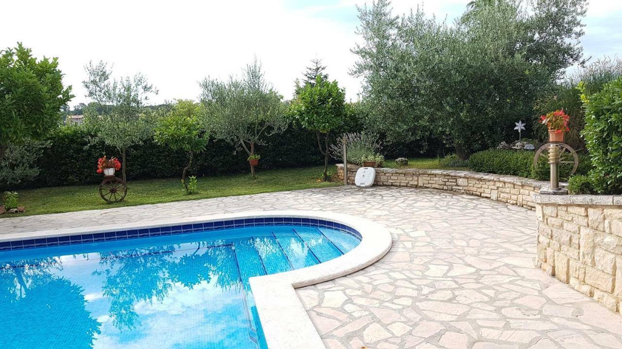 Villa Noela Pula Bagian luar foto